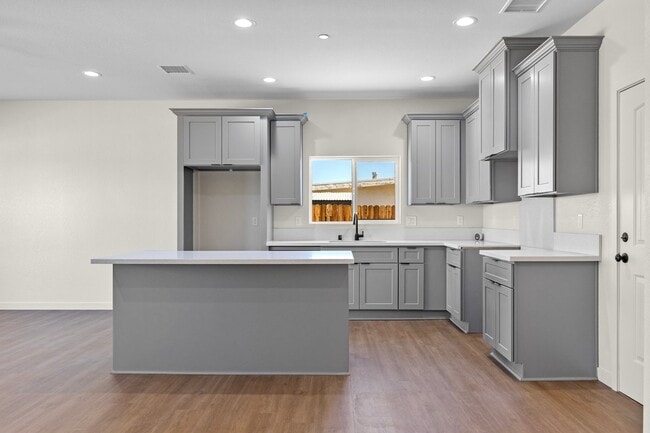 Building Photo - 8457 Great Cir Dr