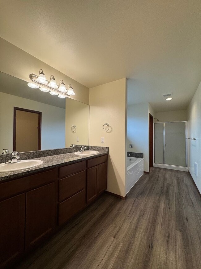 Building Photo - Spacious 5-Bedroom Home with Fenced Yard & Oversized Garage