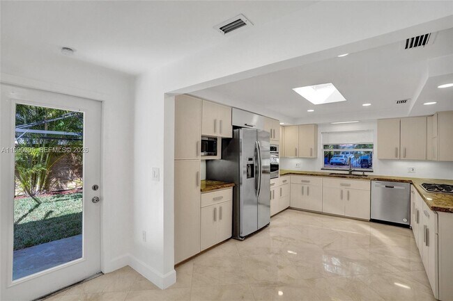 Building Photo - 20 NW 101st St