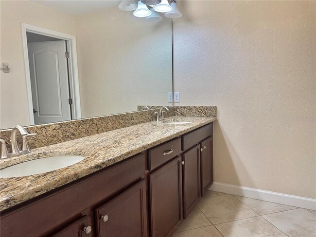 Building Photo - 2262 Romanum Dr