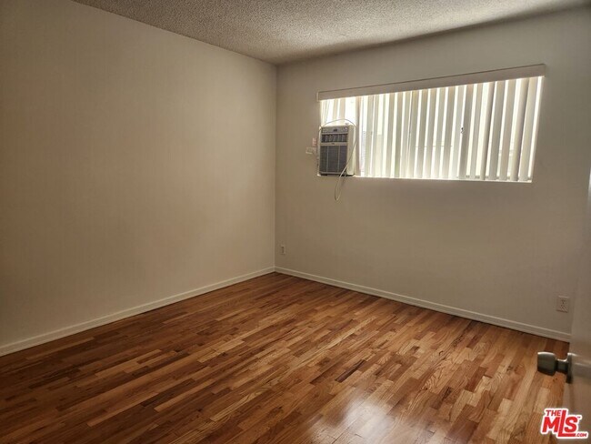 Building Photo - 8853 Alcott St