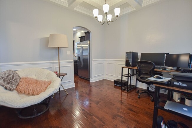 Building Photo - Pet Friendly Four Bedroom with Bonus!