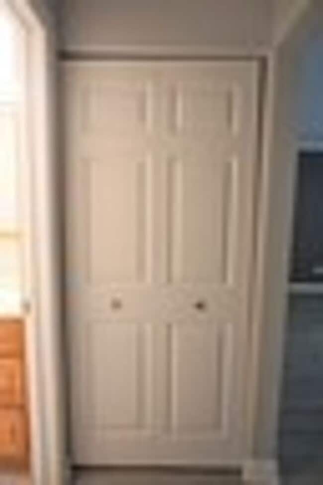 Building Photo - Newly Updated 2 bedroom 1.5 Bath Unit.