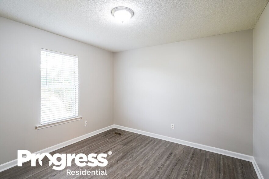 Building Photo - 206 Sierra Dr