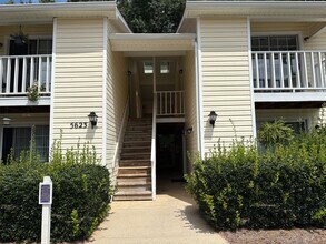 Building Photo - 2 Bedroom, 1 Bathroom Condo in Greensboro!