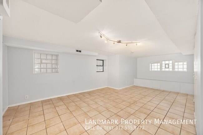 Building Photo - 4614 N Central Park Ave