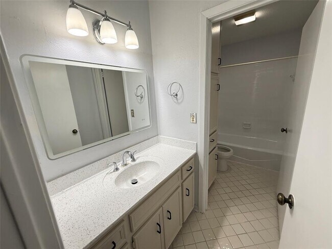 Building Photo - 111 Creekside Dr