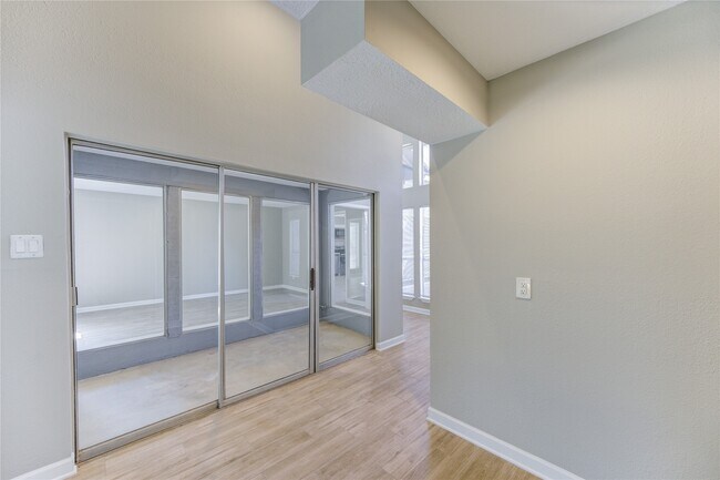 Building Photo - 5054 Pine Cliff Dr