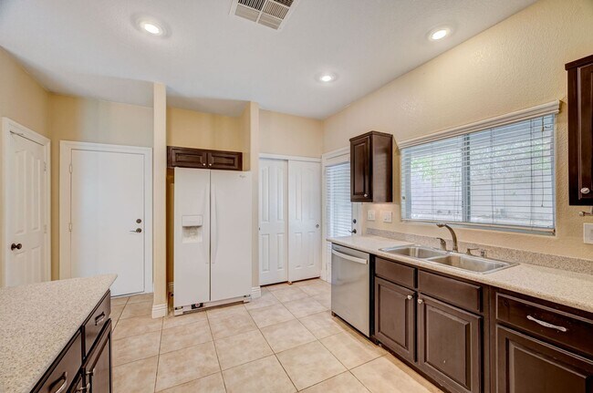 Building Photo - Stunning Northwest three bedroom w/ a loft!