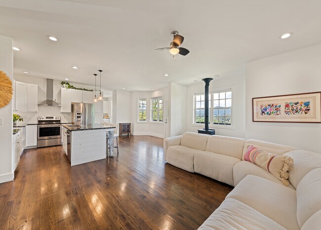 Building Photo - 179 Goldfinch Ln