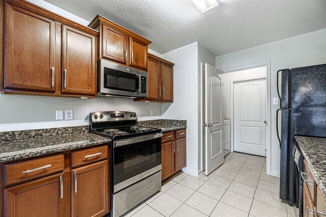 Building Photo - 11207 Hall Pines Ct