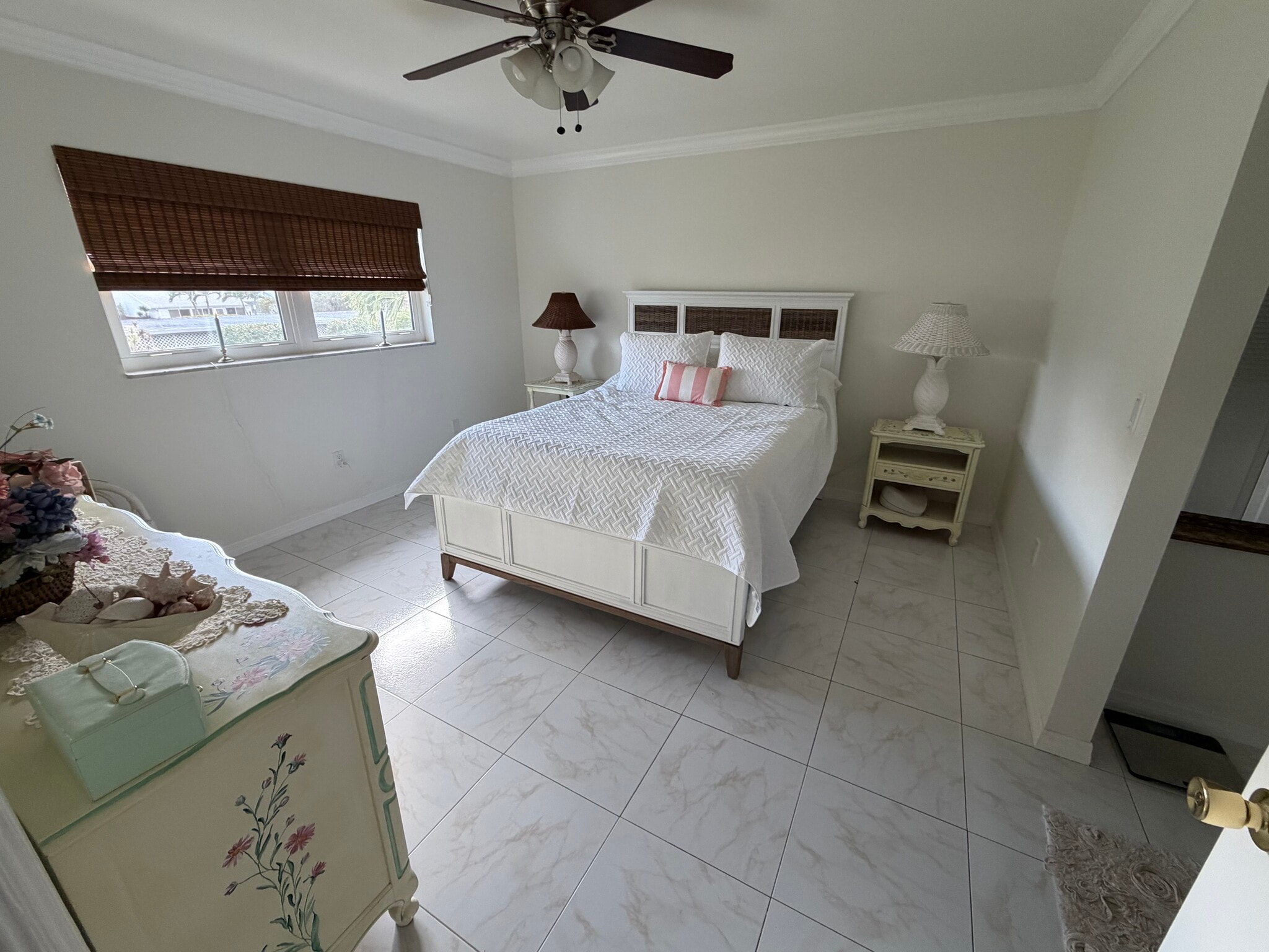 master bedroom - 1490 Memoli Ln