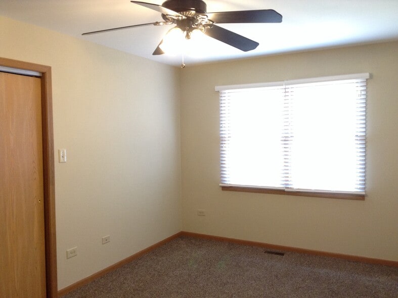 Building Photo - 1805 Cumberland Dr