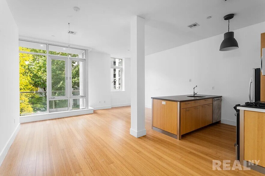 Building Photo - 177 Concord St