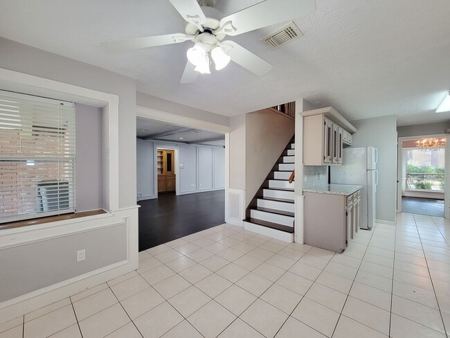 Building Photo - Amazing Cottage Charm Designer Home with Lush Landscaping, Sprinkler System, New Insulated Window...