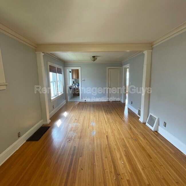 Building Photo - 1801 N Thomas Ave