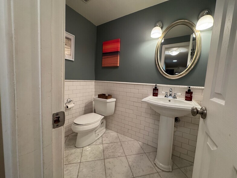 Building Photo - 848 Lincoln Blvd