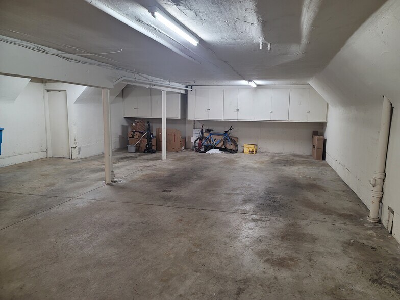 Building Photo - 132 Locksley Ave