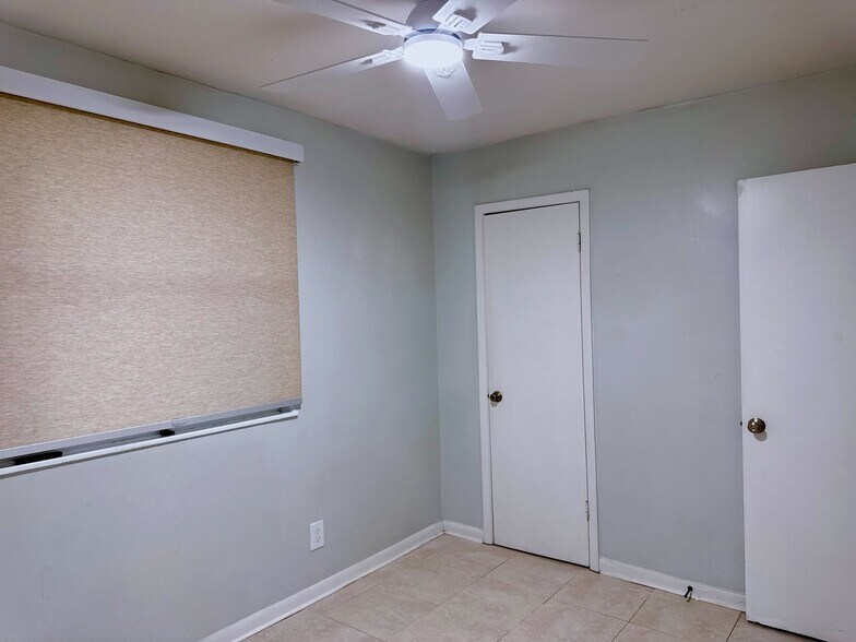 Building Photo - 208 12th Ave N