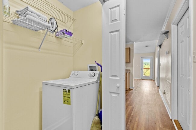 Building Photo - 2 Bedroom, 2 Bath Townhouse for Rent in Kn...