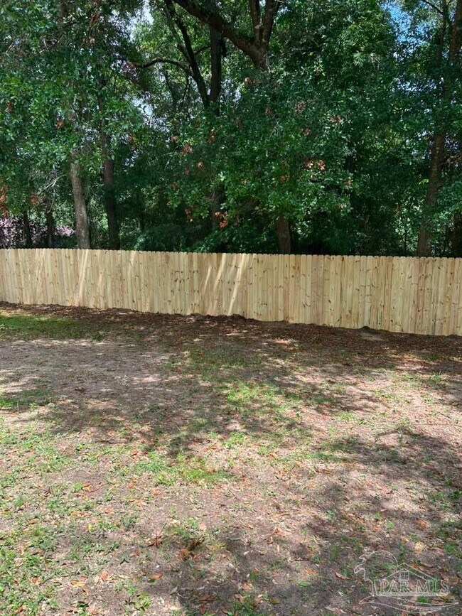 Building Photo - 4615 Gladstone Dr