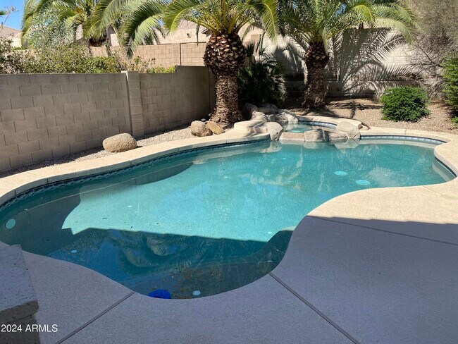 Building Photo - 7322 E Gallego Ln