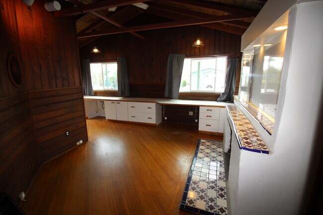 Building Photo - 1010 Tourmaline St