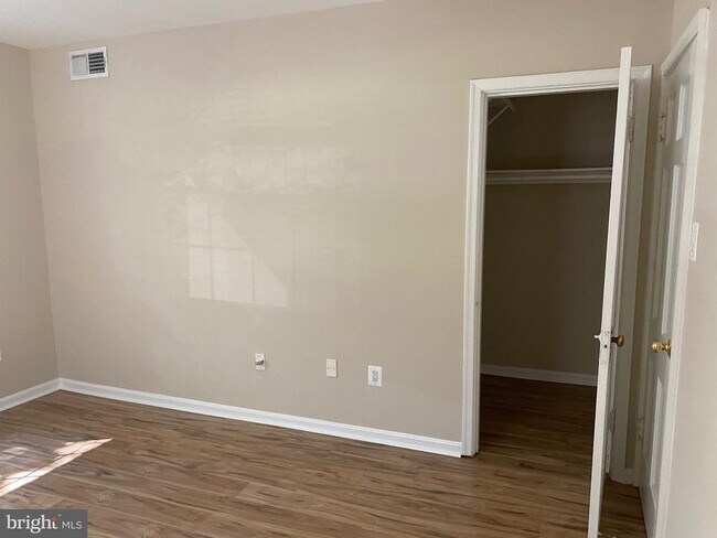 Building Photo - 1805 Key Blvd