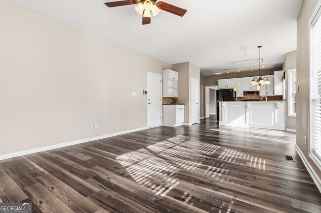 Building Photo - 825 Somerset Vale Dr