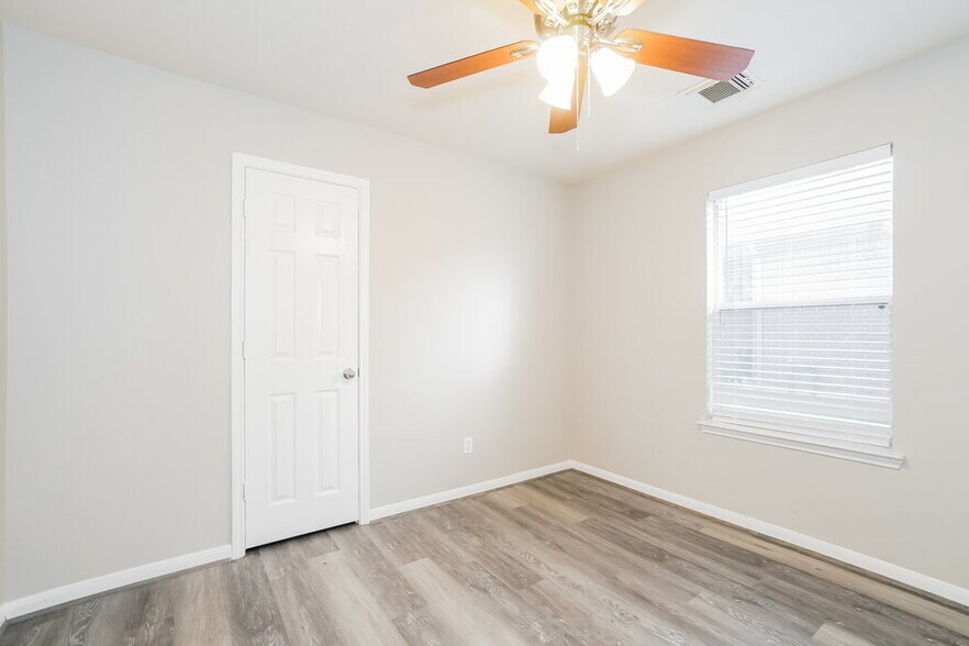 Building Photo - 11747 Elizabeth Ct