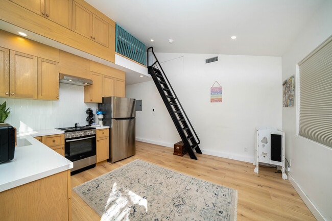 Building Photo - 7851 Texhoma Ave