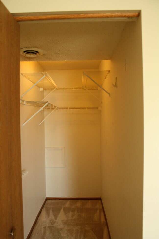 Building Photo - 201 Clubhouse Dr
