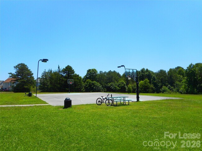 Building Photo - 1018 Fountainbrook Dr