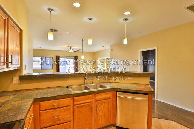 Building Photo - 525 N Miller Rd