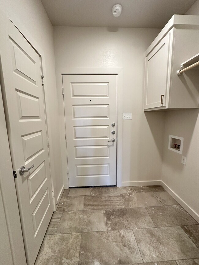 Building Photo - Brand new townhomes in Frenship ISD!