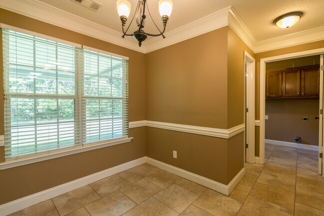 Building Photo - 633 Wilkinson Rd