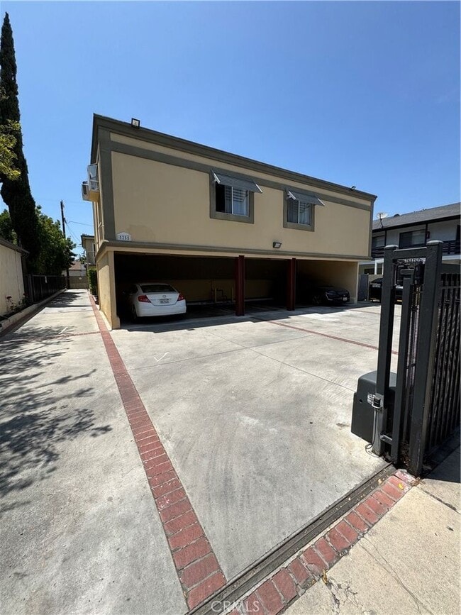 Primary Photo - 5255 Satsuma Ave