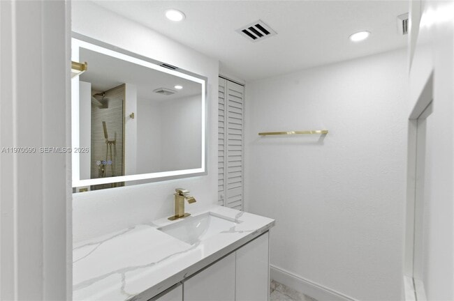 Building Photo - 5701 Collins Ave