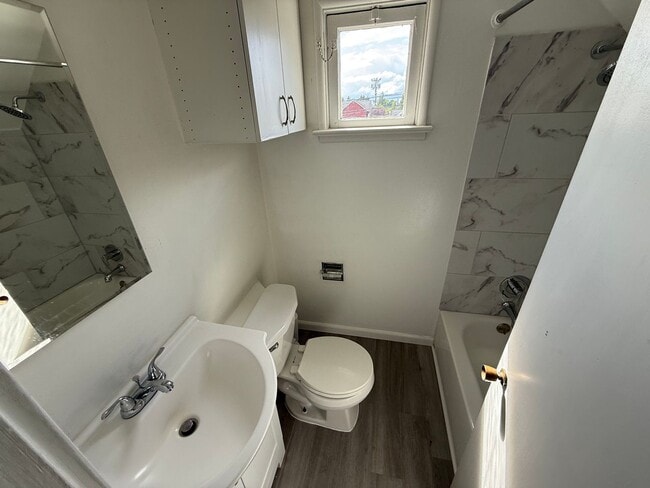 Building Photo - N31 A-C