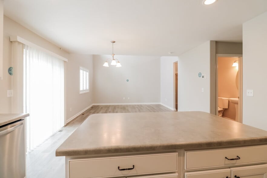 Building Photo - 3023 S Willow Creek Dr
