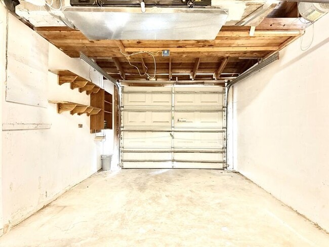 Building Photo - 12909 Kings Manor Ave