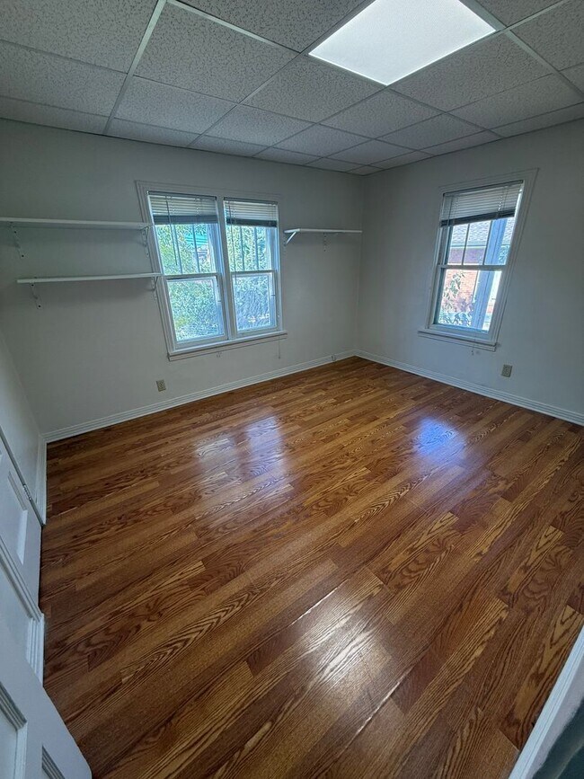 Building Photo - 1001 Silverleaf Ave
