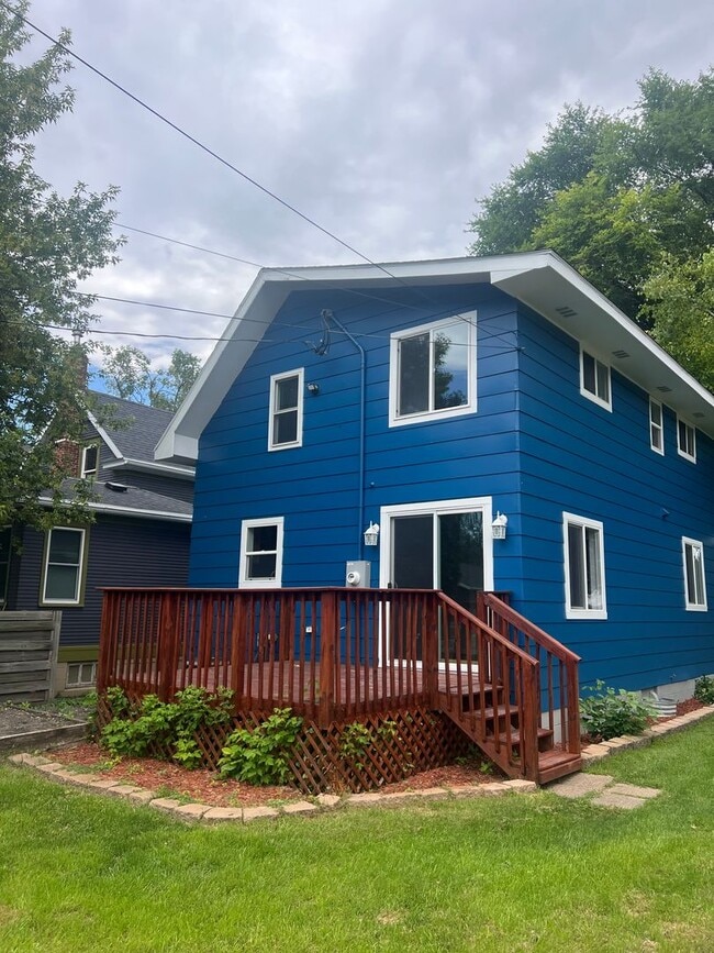 Building Photo - Recently Updated Single Family Home Available