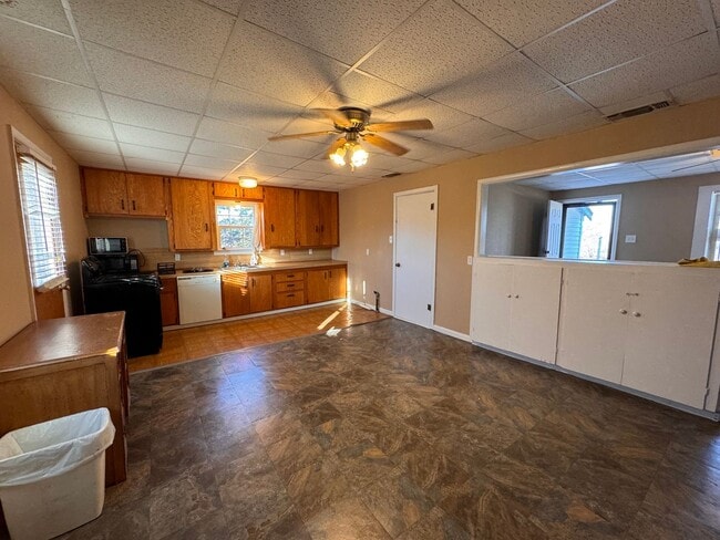 Building Photo - Small-Town Charm with Bonus Office Space