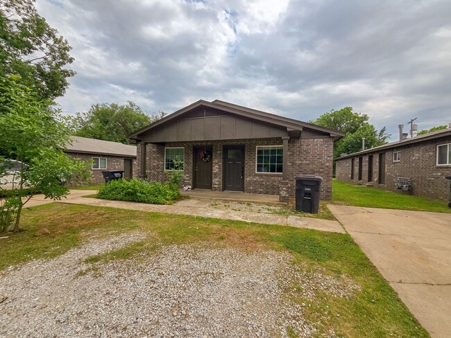 Primary Photo - 1117 E Parker St