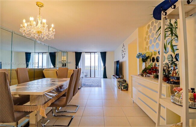 Building Photo - 2500 Parkview Dr