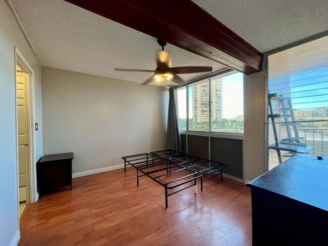 Building Photo - Kapiolani Gardens: Furnished 2 Bed, 1 Bath...
