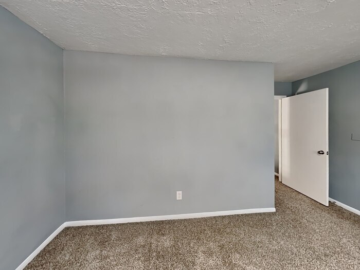 Building Photo - 2142 Oak Shores Dr