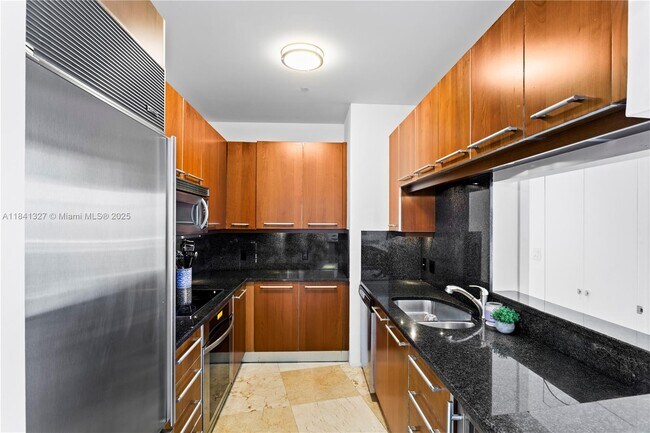 Building Photo - 901 Brickell Key Blvd
