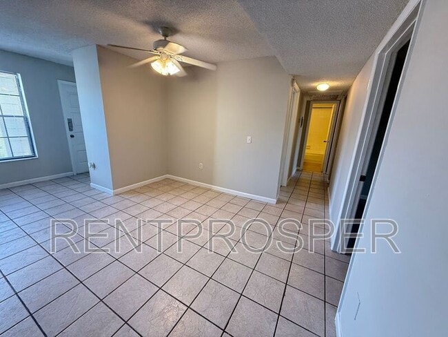 Building Photo - 6075 Village Cir S